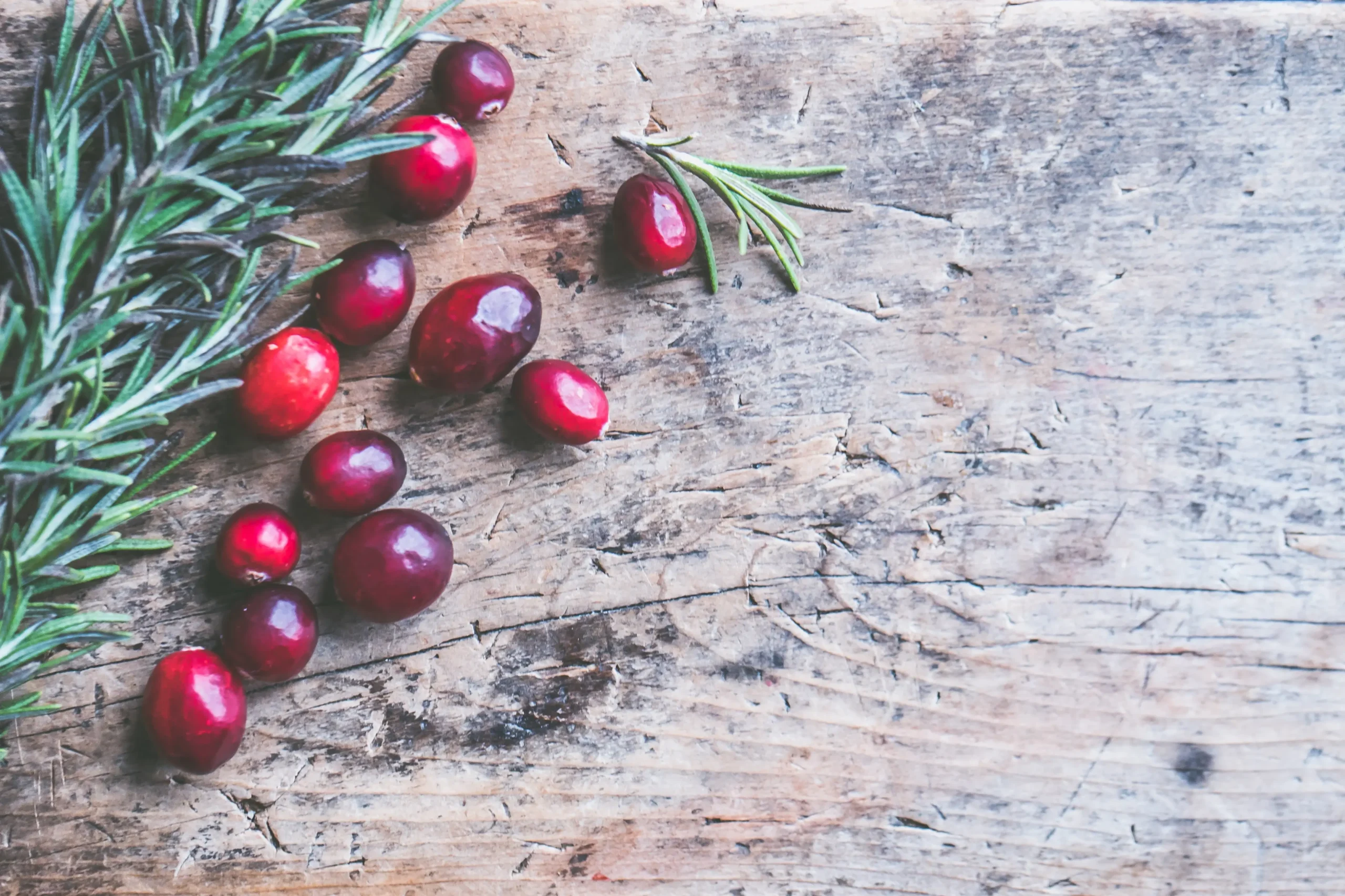 Cranberry-Saft enthält viel Vitamin E und hilft gegen Blasenentzündungen