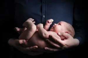 U2-Untersuchung: Kopf bis Fuß Untersuchung Ihres Babys drei bis fünf Tage nach der Geburt